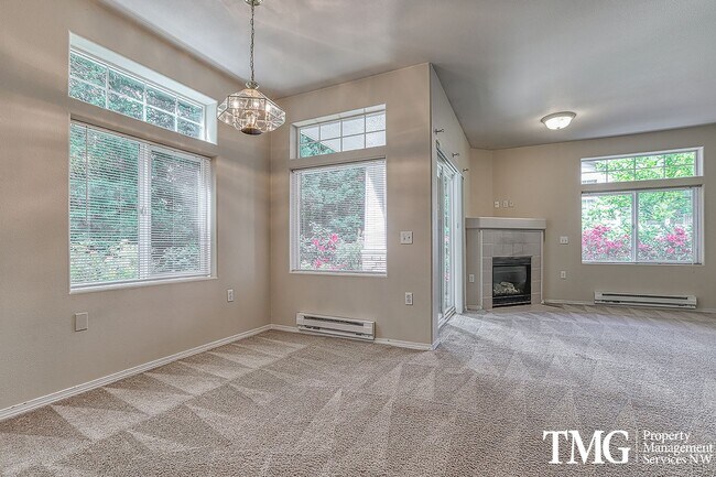 Foto del edificio - 2br/2ba single level condo with garage & W/D near Nike / Intel / St. Vincent Hospital  **MOVE IN ...