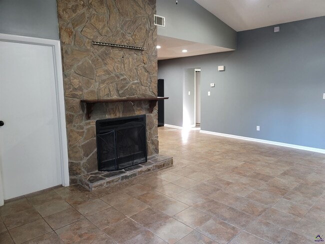 Building Photo - 211 Somerset Dr