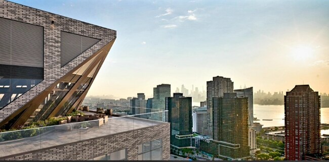 Foto del edificio - 355 Marin Blvd