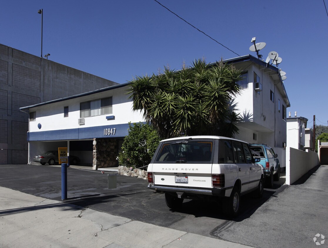 Building Photo - 10847 Hortense St