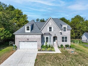 Building Photo - 631 Silva Ln
