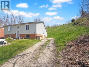 Building Photo - 47 Walnut St