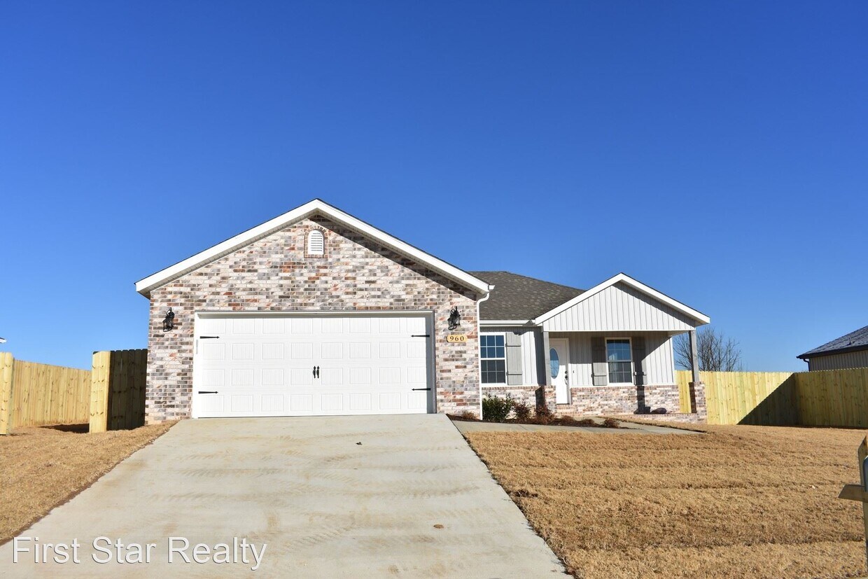 Primary Photo - 3 br, 2 bath House - 960 Seabiscuit Drive