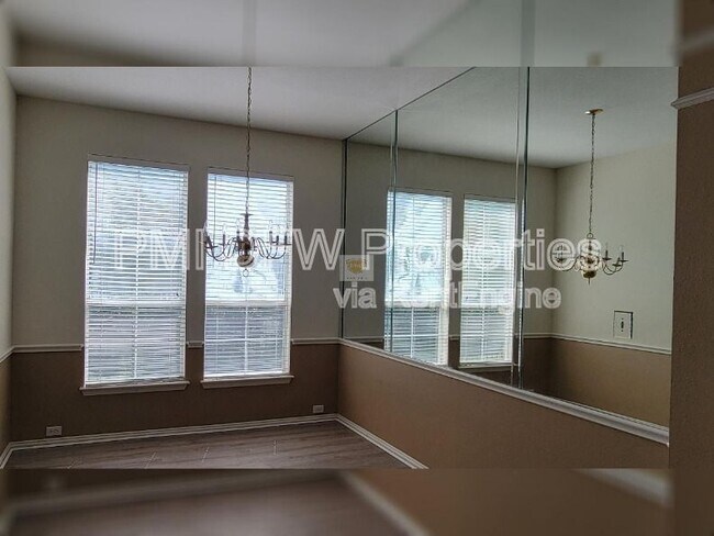 Foto del edificio - 2400 Spillway Cir