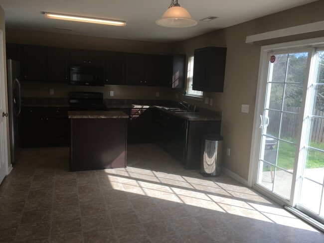 Building Photo - 2332 Waverly Dell Dr SE