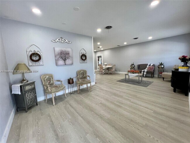 Building Photo - 8600 SW 87th Ave