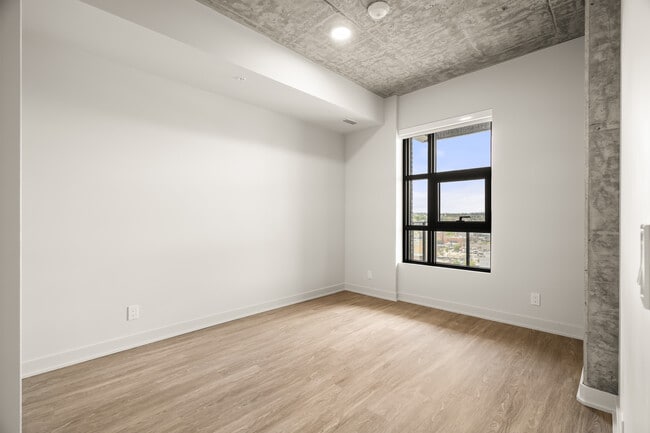 K-1 Suite - Bedroom - Fourth Street Lofts (4SL)