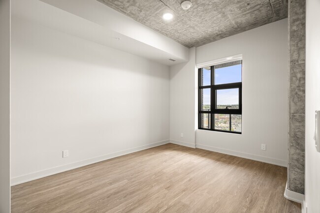 K-1 Suite - Bedroom - Fourth Street Lofts (4SL)