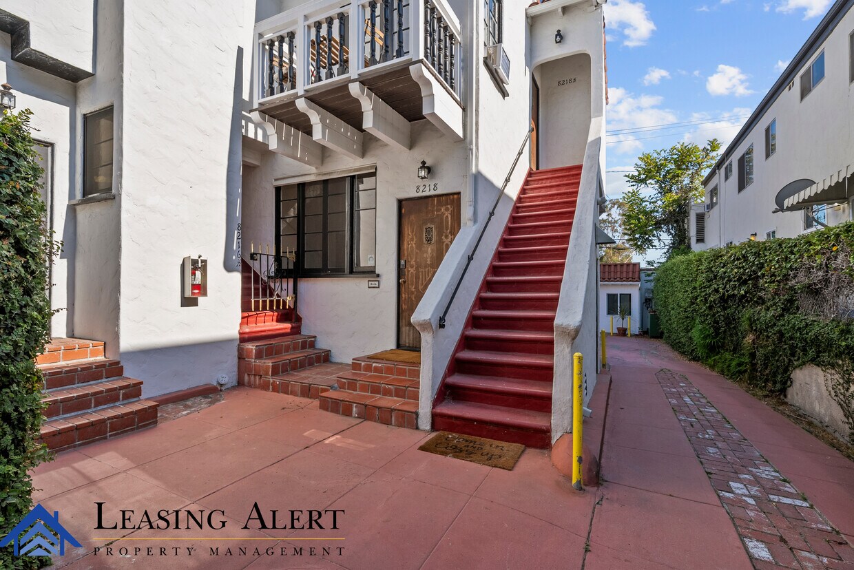 Foto principal - 8214 Norton Ave