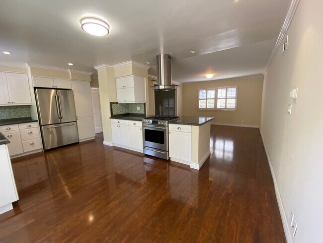 Kitchen - 1922 S Barrington Ave