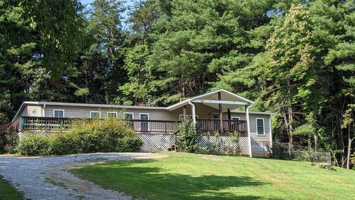 Beautiful 3 Bedroom 2 Bath Home in quiet r... - Great 3 Bedroom 2 Bath Home in quiet resid...