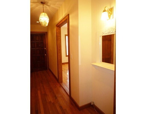 Building Photo - 329 Beacon St