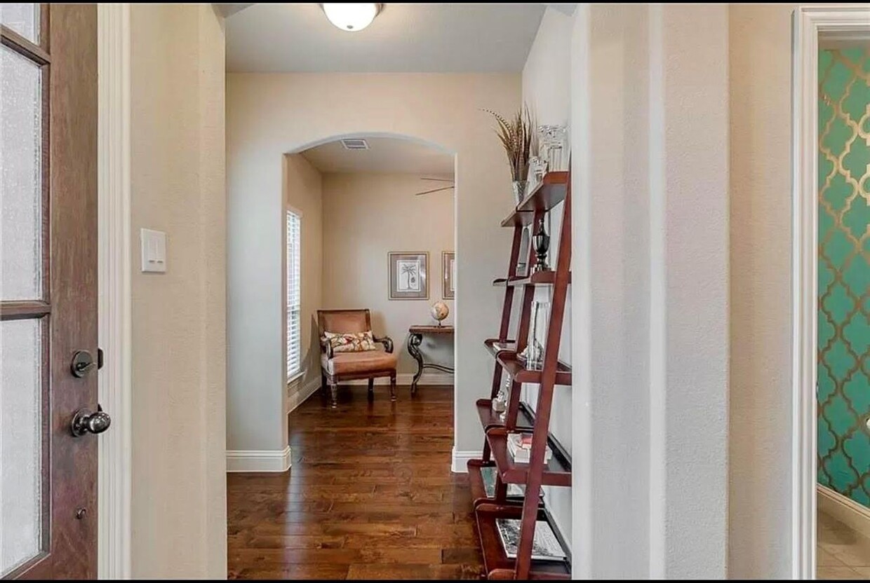 Primary Photo - Stunning 2 story in McKinney