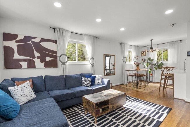 Foto del edificio - 3300 Manorwood Dr