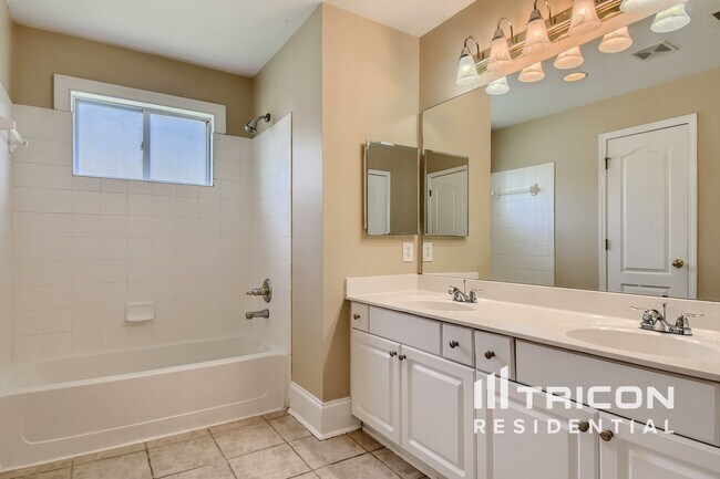 Building Photo - 434 Grandiflora Dr