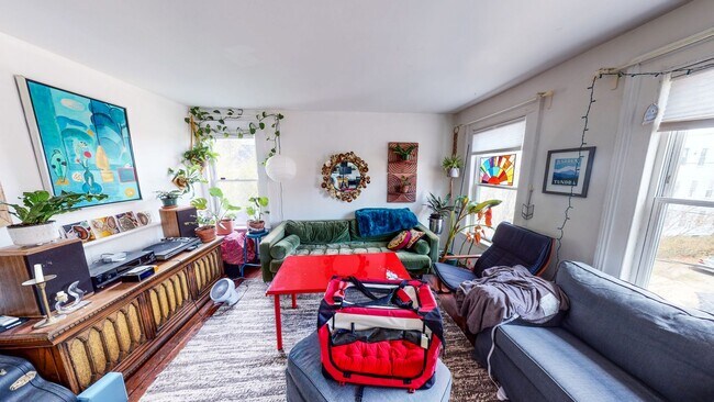 Foto del edificio - Luxuriously Remodeled 1BR Suite in East Rock | Designer Island Kitchen | Steps to Yale SOM