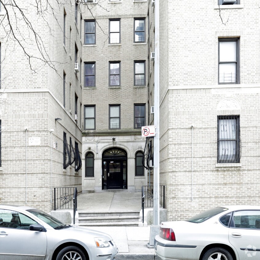 Building Photo - 3202 Kossuth Ave