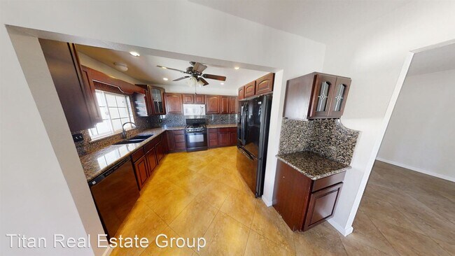 Foto del edificio - 4 br, 3 bath House - 60 E Gilman Str