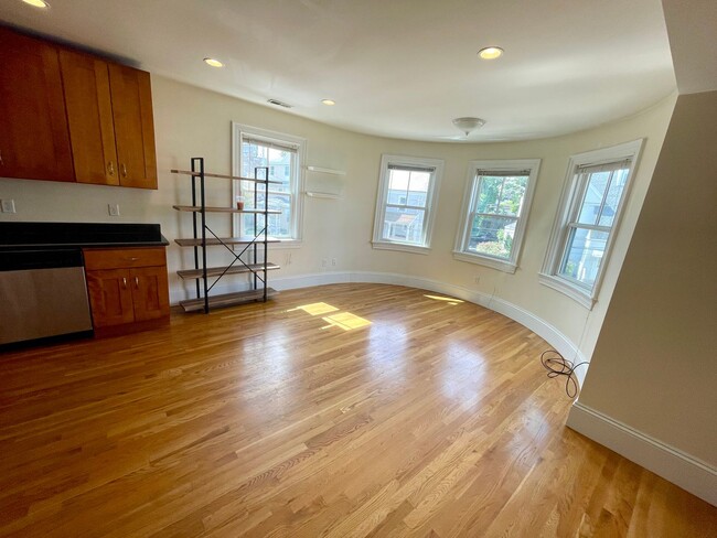 Foto del edificio - Allston 3bed / 3bath available now