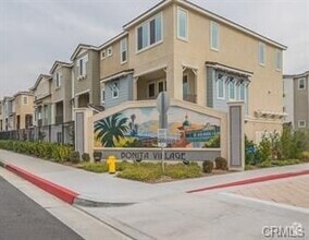 Building Photo - 831 Sunburst Wy