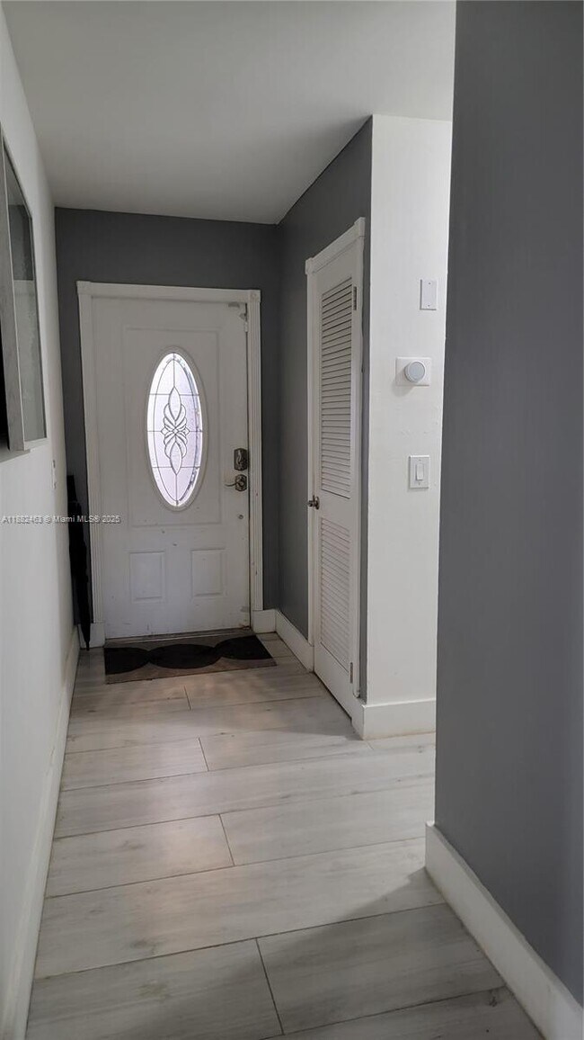 Foto del edificio - 9770 NW 15th Ct