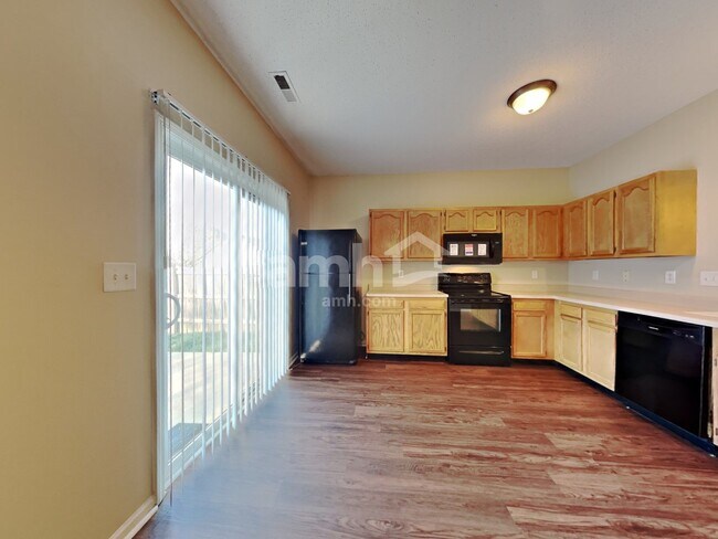 Foto del edificio - 9735 Thomas Ln