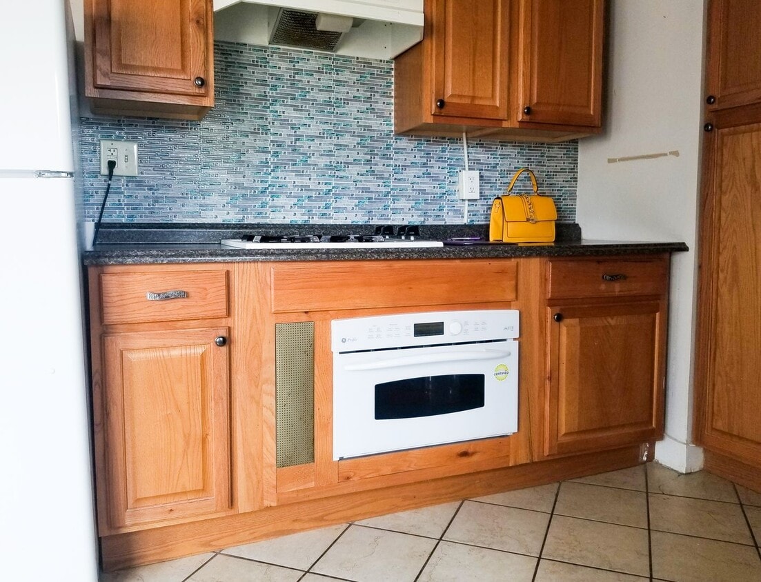 Primary Photo - Condo wFREE HEAT in Belmont Cragin! In-uni...