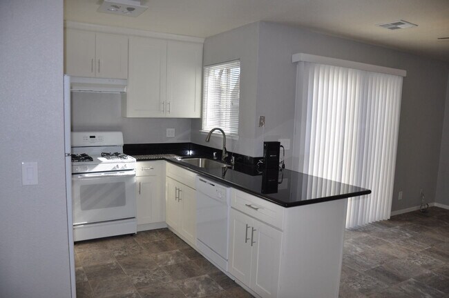 Building Photo - 734 Webster Dr