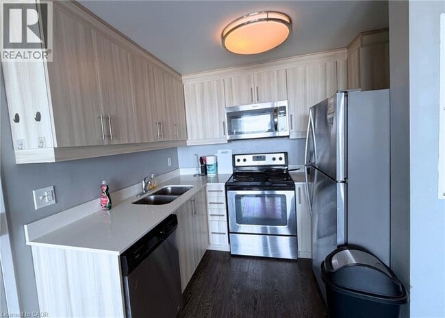 Photo du bâtiment - 158 King St N