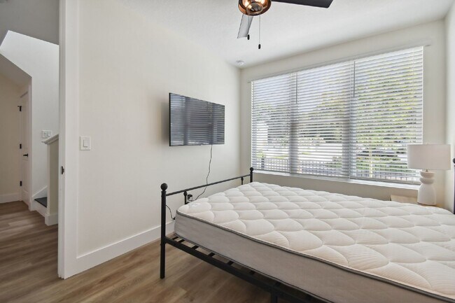 Foto del edificio - Luxurious 3 Bedroom Condo with Spacious Layout and Prime Location in Tampa, FL!