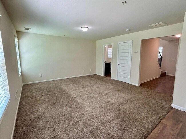 Foto del edificio - 629 Carlton Pointe Dr