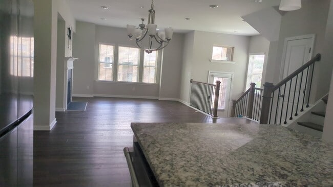 Building Photo - Modern 3BR House  minutes to Woodstock dow...