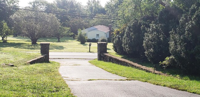 Foto del edificio - 1874 White Hall Rd