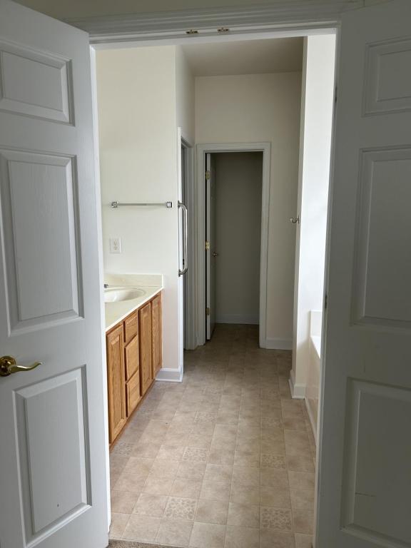 Building Photo - 433 Tiburon Dr