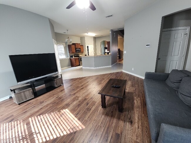 Foto del edificio - 1008 Raleigh Path