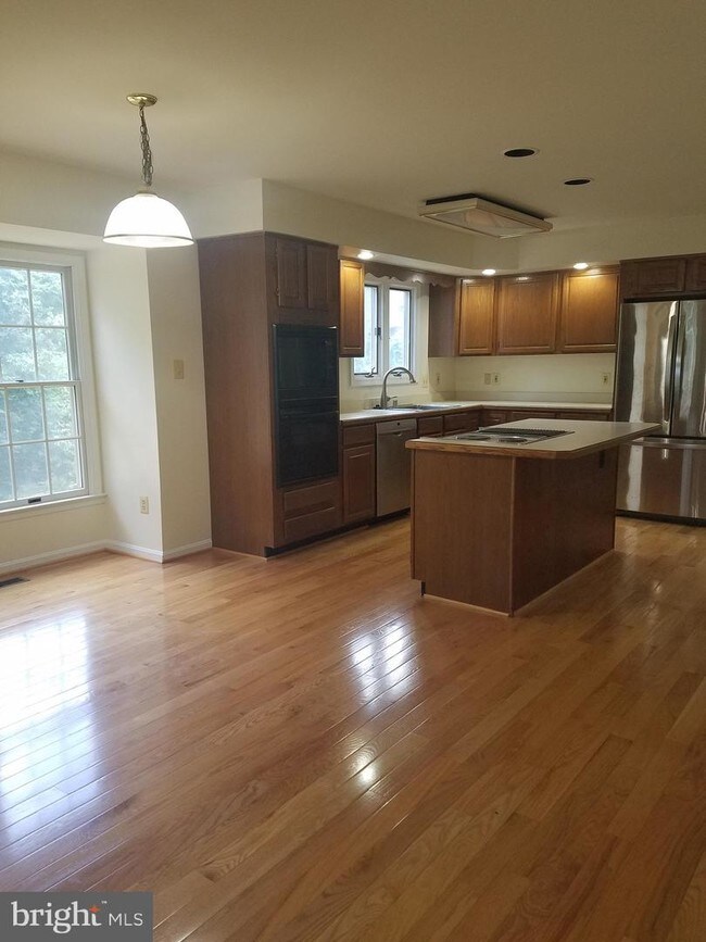 Building Photo - 46432 Esterbrook Cir