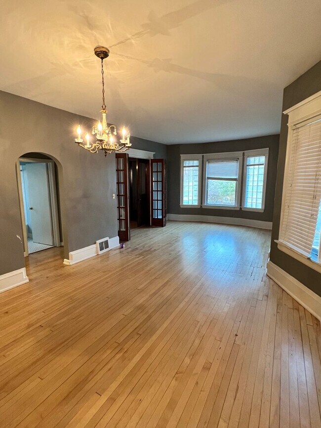 Foto del edificio - Gorgeous 4 Bedroom East Side Single Family Home!