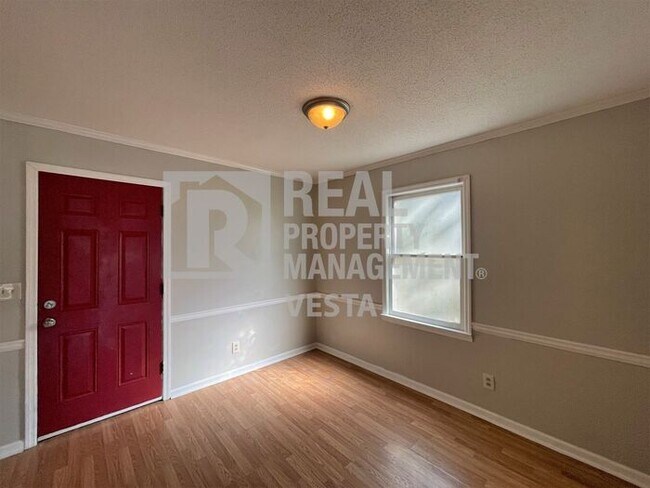 Building Photo - Two Bedroom North Macon Townhouse