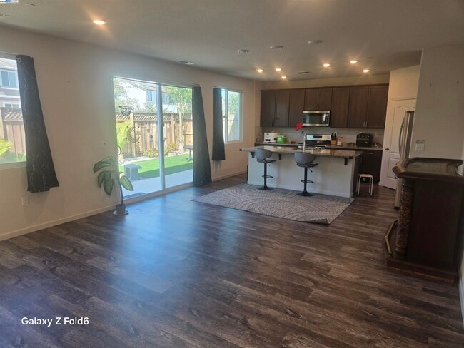 Building Photo - 252 Agata Wy