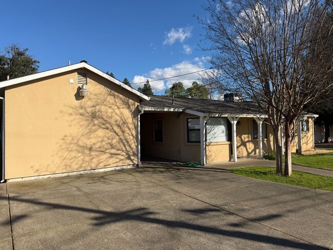 Foto del edificio - 2720 Larry Ln