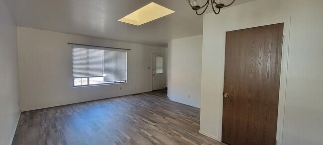 Foto del edificio - 2 Bedroom 1 Bath duplex