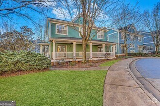 Building Photo - 225 Carlyle Park Dr