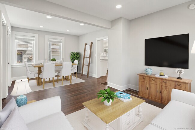 Building Photo - 252 Seaside Ave