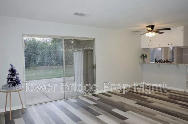 Building Photo - 10666 Van Stralen Way