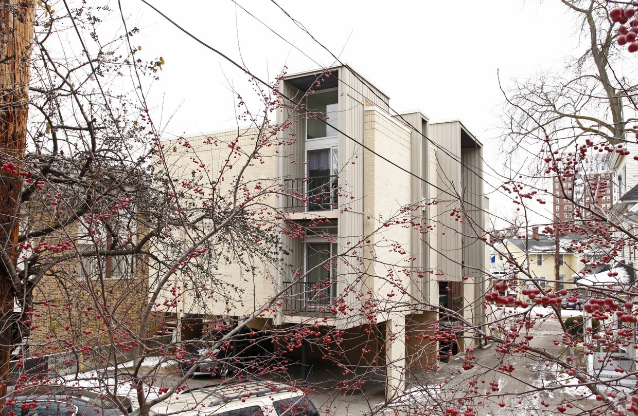 Building Photo - 1317 Wilmot St