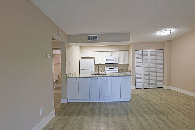 Foto del edificio - $250 OFF SECOND MONTH RENT AVAILABLE NOW