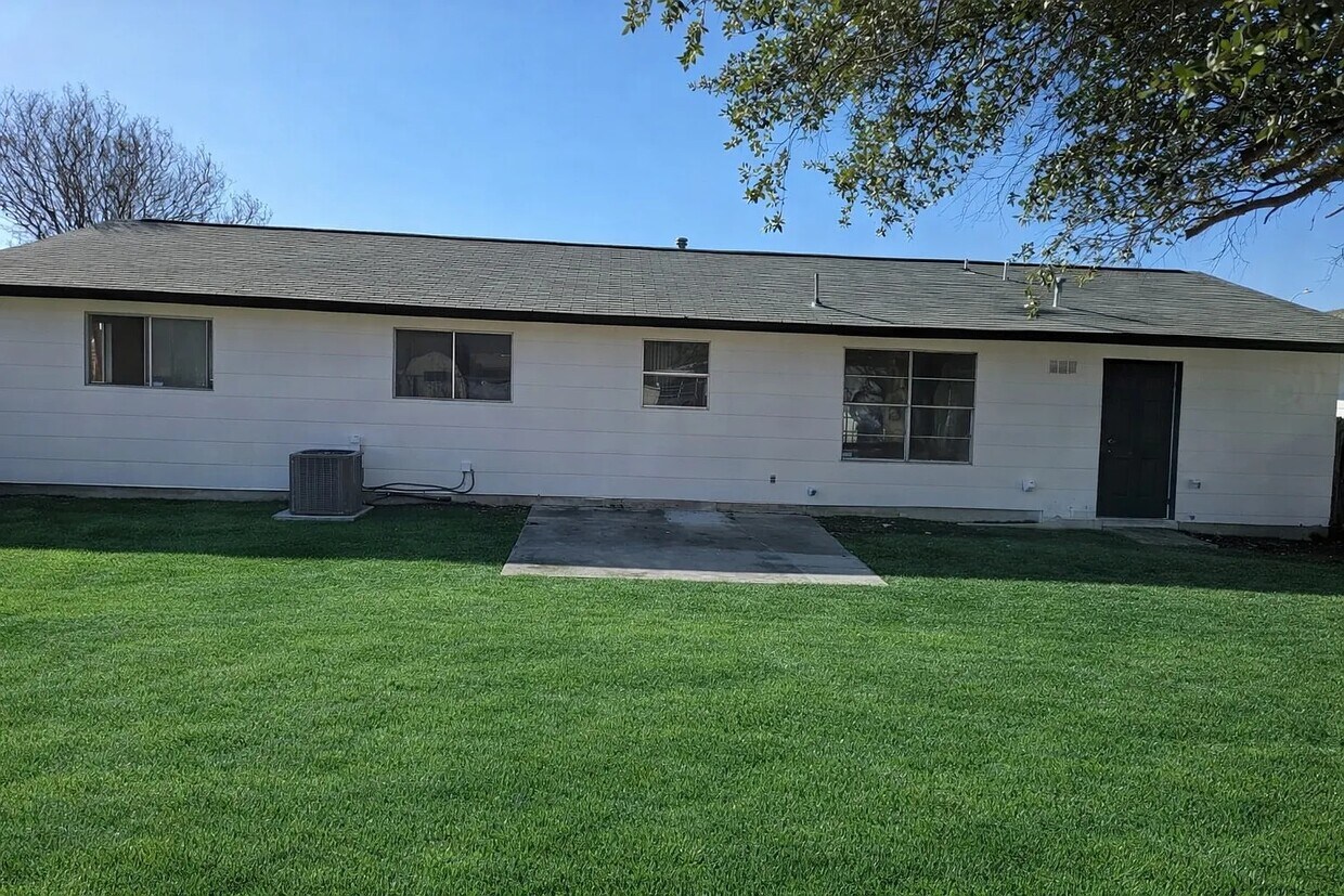 Foto del edificio - 5855 Castle Brook Dr