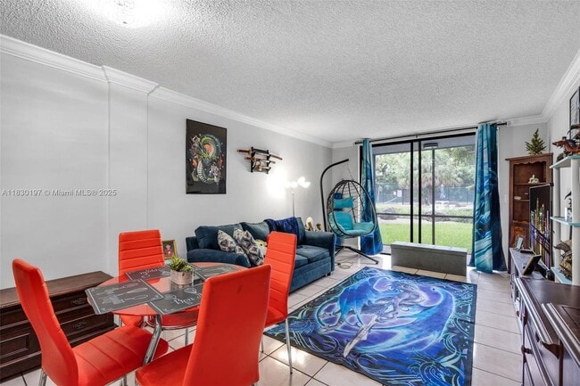 Building Photo - 9460 Fontainebleau Blvd