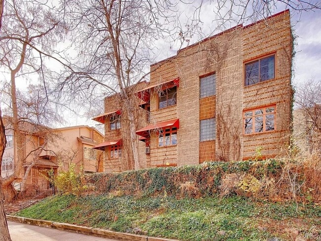 Building Photo - 1029 Pennsylvania St