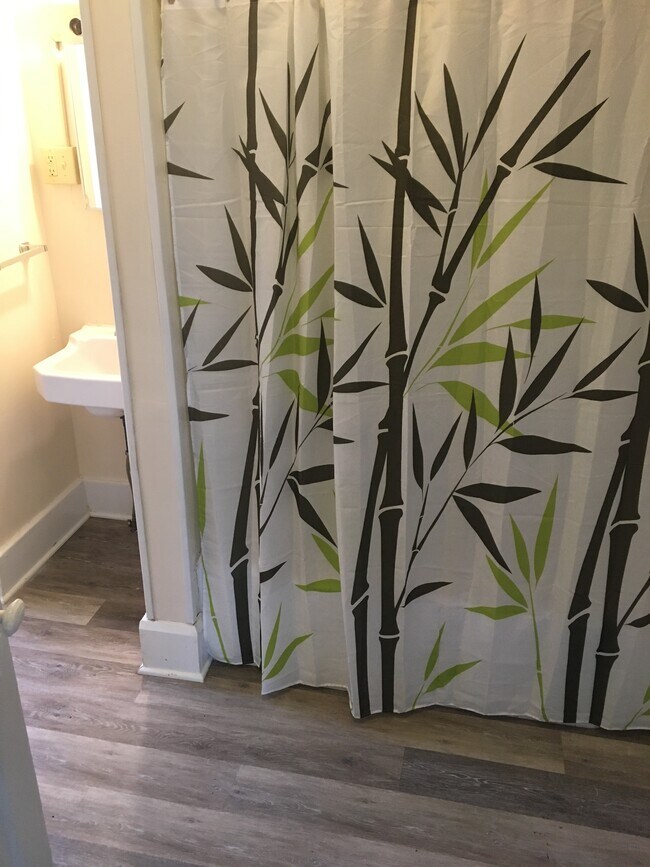 Foto del edificio - 817 Hess Ave